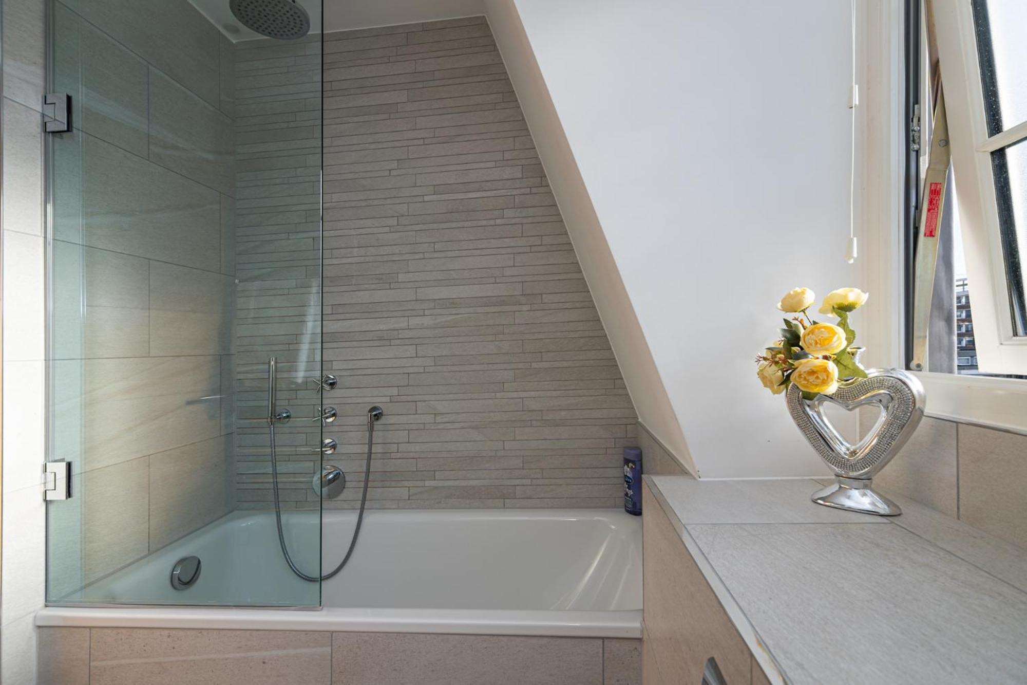 Stunning 1-Bedroom Penthouse In Marble Arch 72 Londres Exterior foto