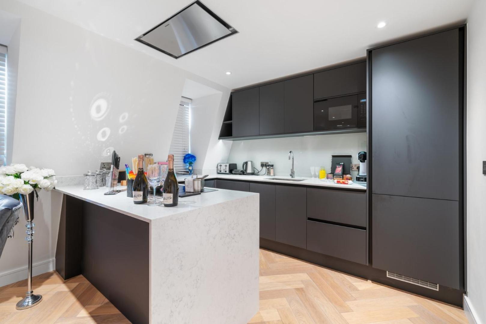 Stunning 1-Bedroom Penthouse In Marble Arch 72 Londres Exterior foto