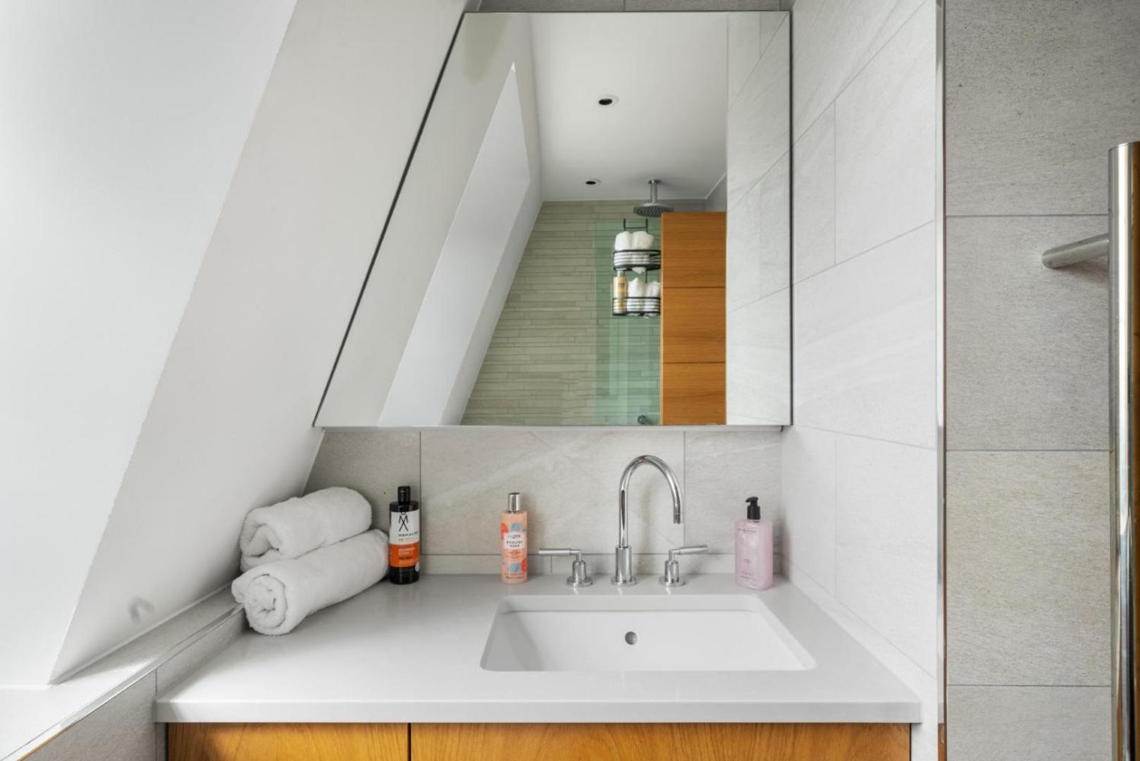 Stunning 1-Bedroom Penthouse In Marble Arch 72 Londres Exterior foto