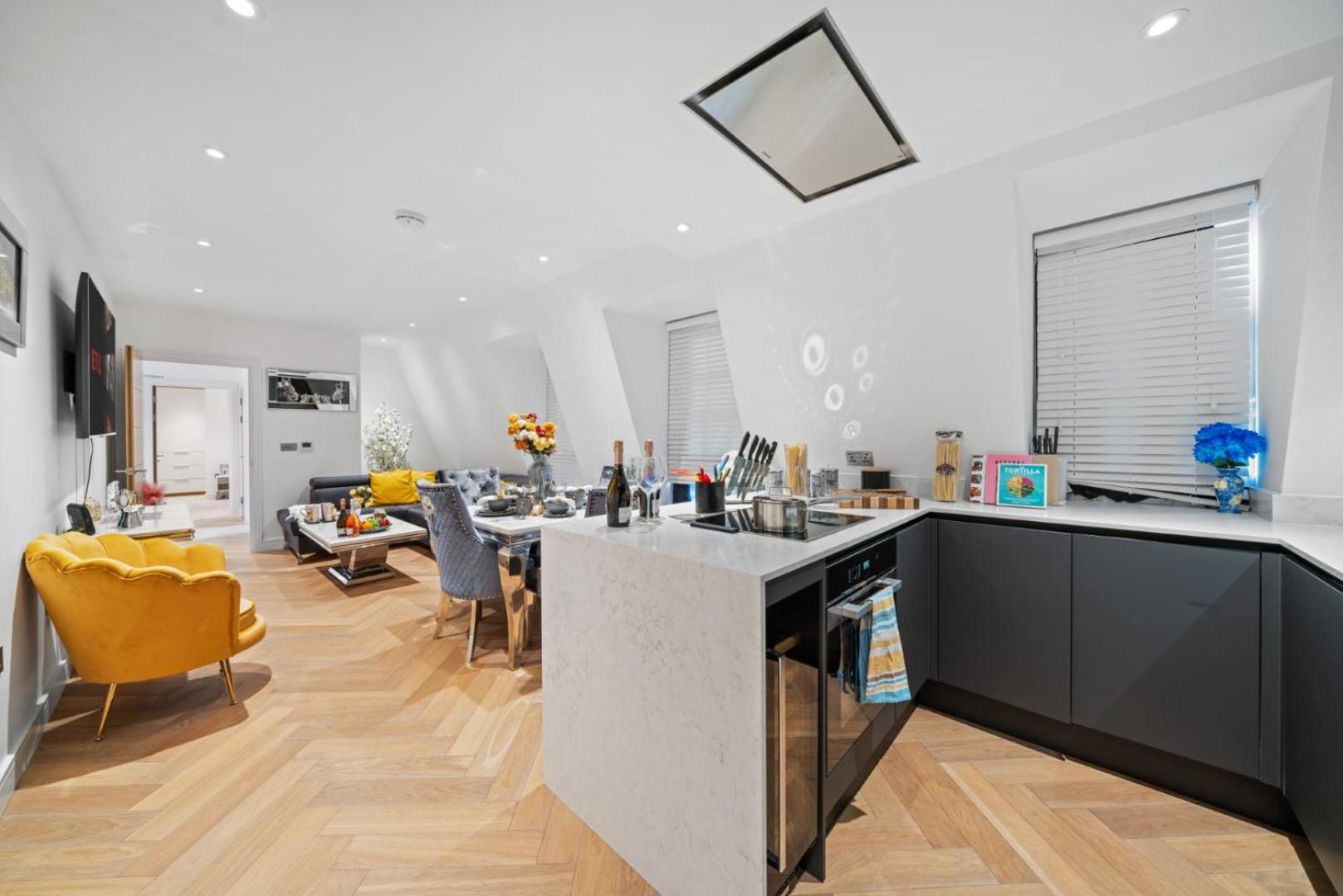 Stunning 1-Bedroom Penthouse In Marble Arch 72 Londres Exterior foto