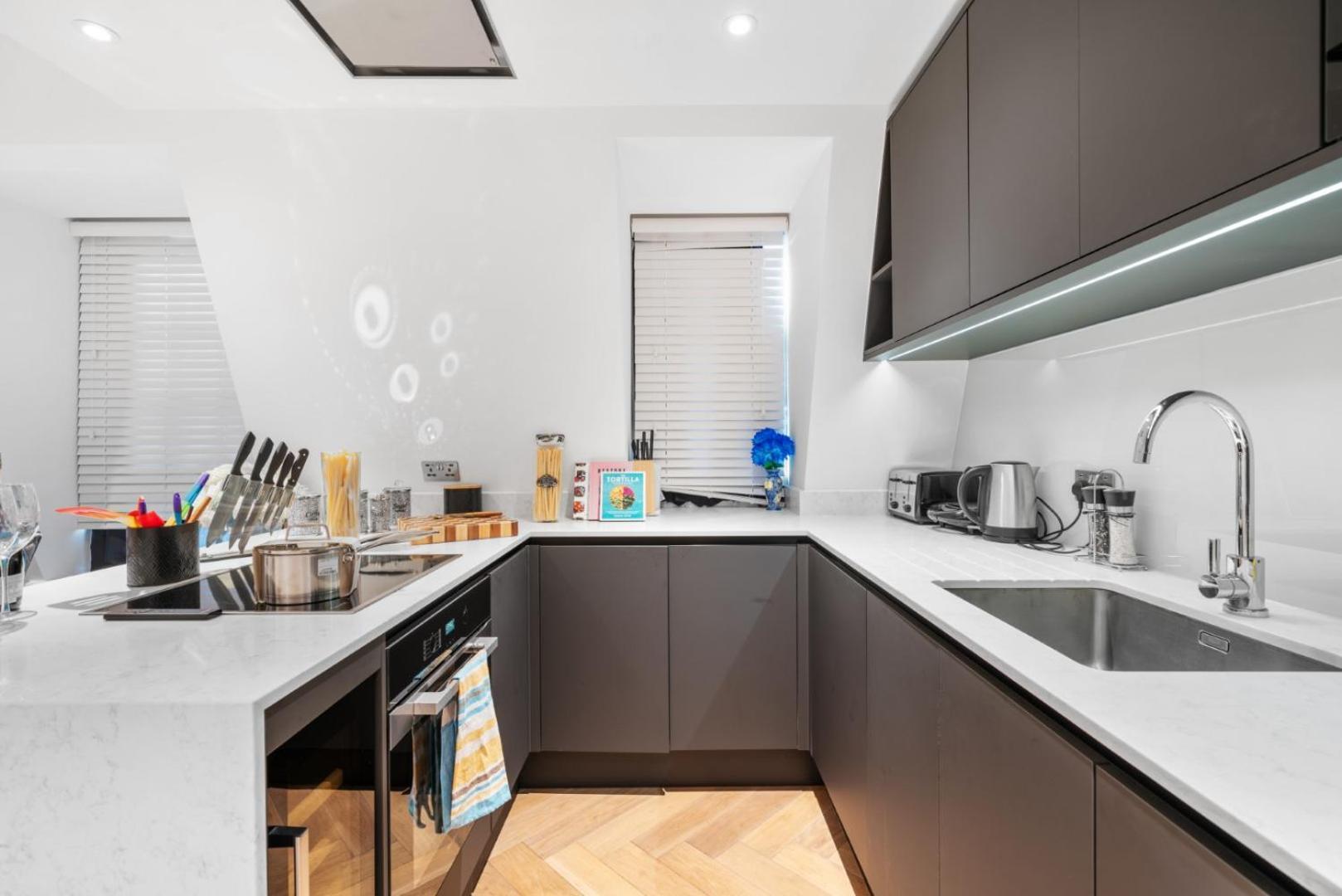 Stunning 1-Bedroom Penthouse In Marble Arch 72 Londres Exterior foto